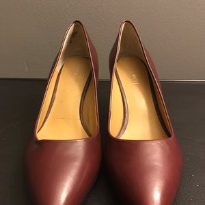 Nine West pump/ burgundy